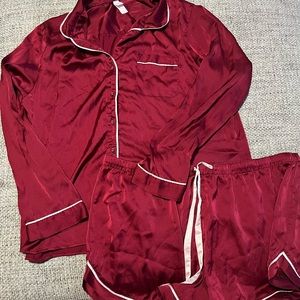 ✨5/$25✨NWOT Deep Red Stars Above Pajamas